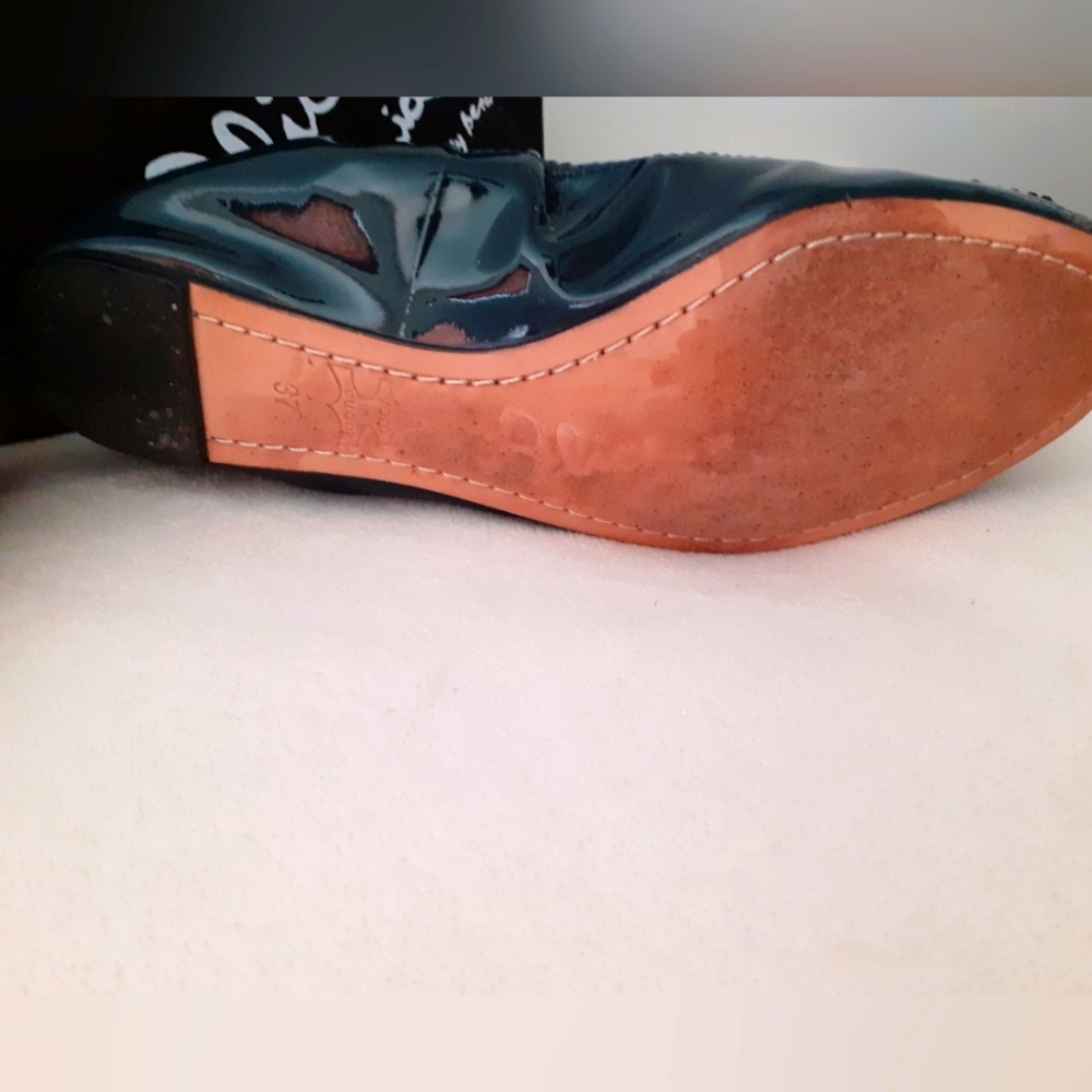 Alice and Olivia flats - Picture 10 of 10